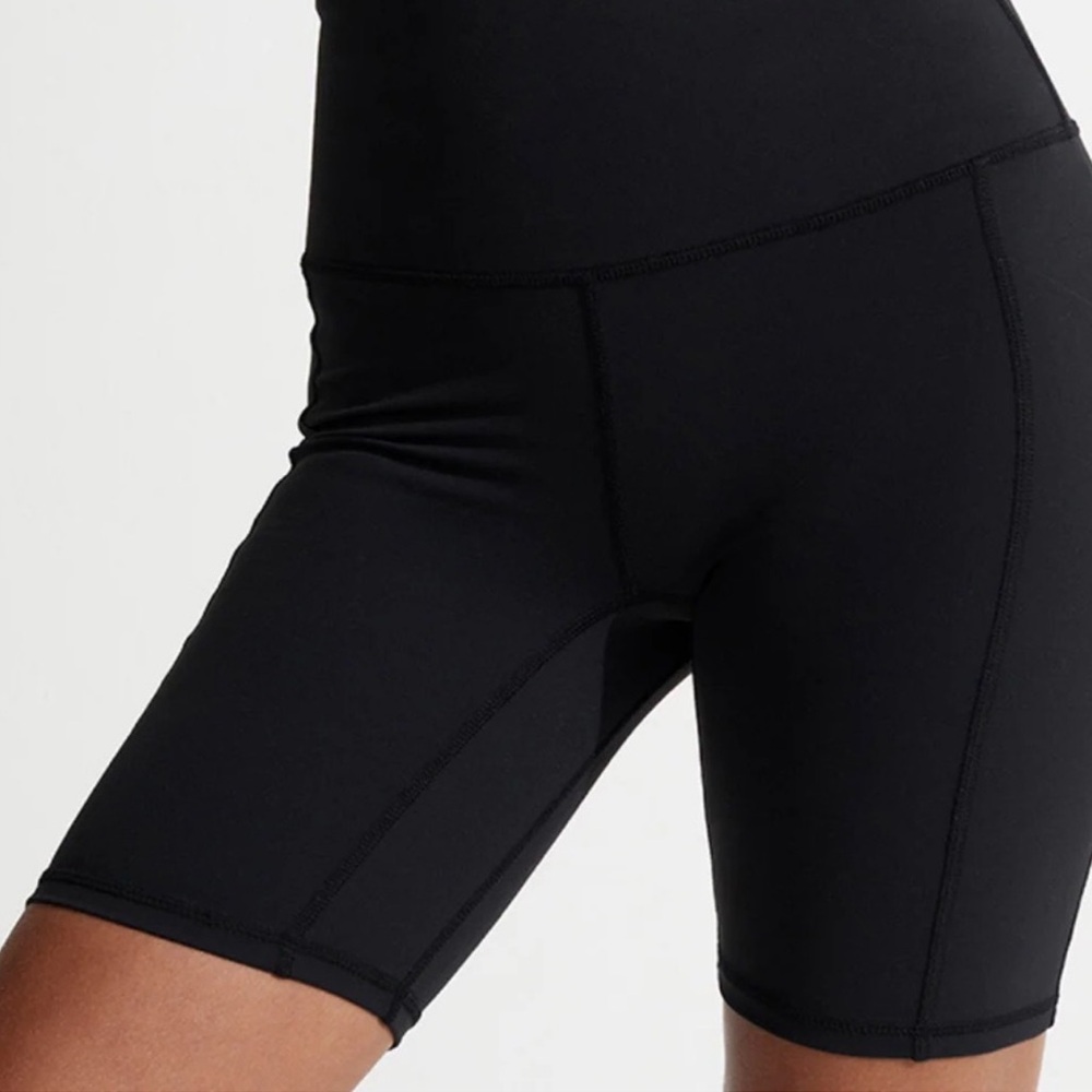 Varley Lets Go Black Biker Shorts with Pockets - Picture 2 of 7
